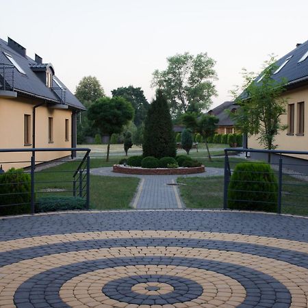 Hotel Paradiso Suchedniów Екстериор снимка