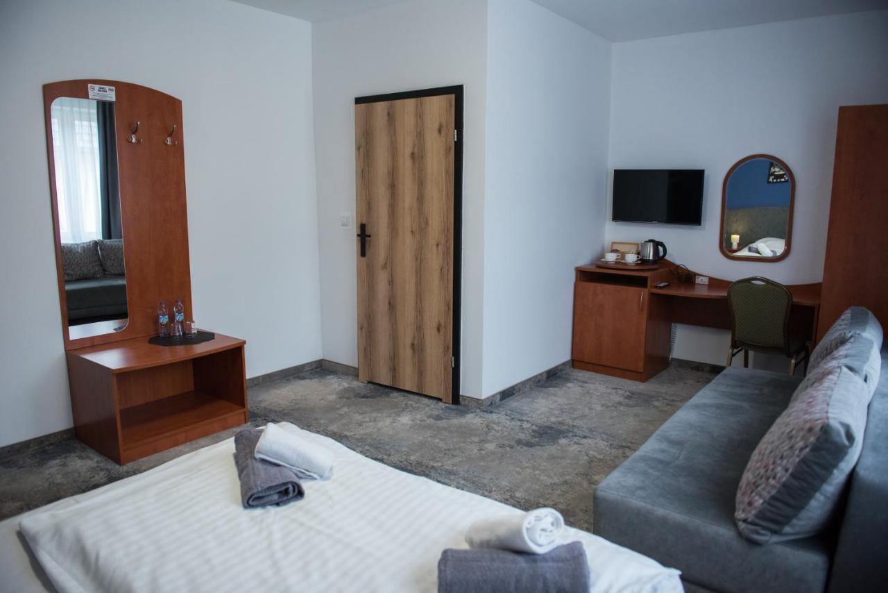 Hotel Paradiso Suchedniów Екстериор снимка
