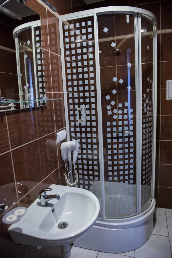 Hotel Paradiso Suchedniów Екстериор снимка