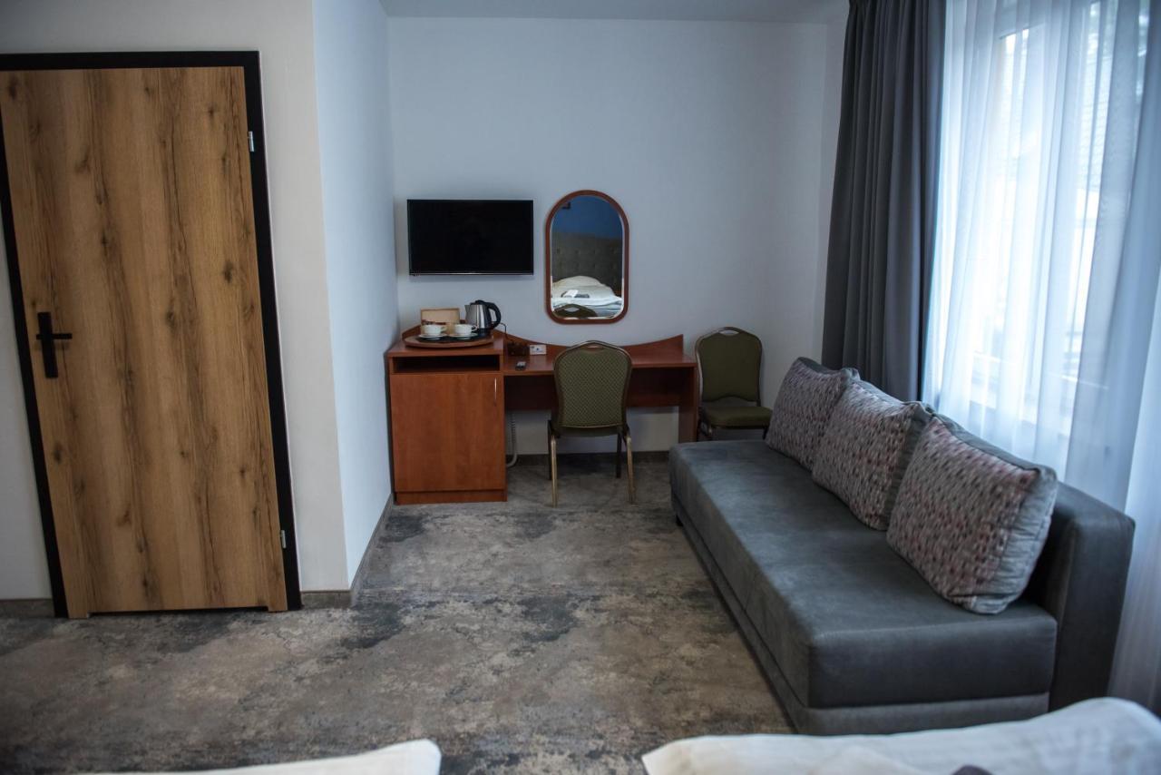 Hotel Paradiso Suchedniów Екстериор снимка