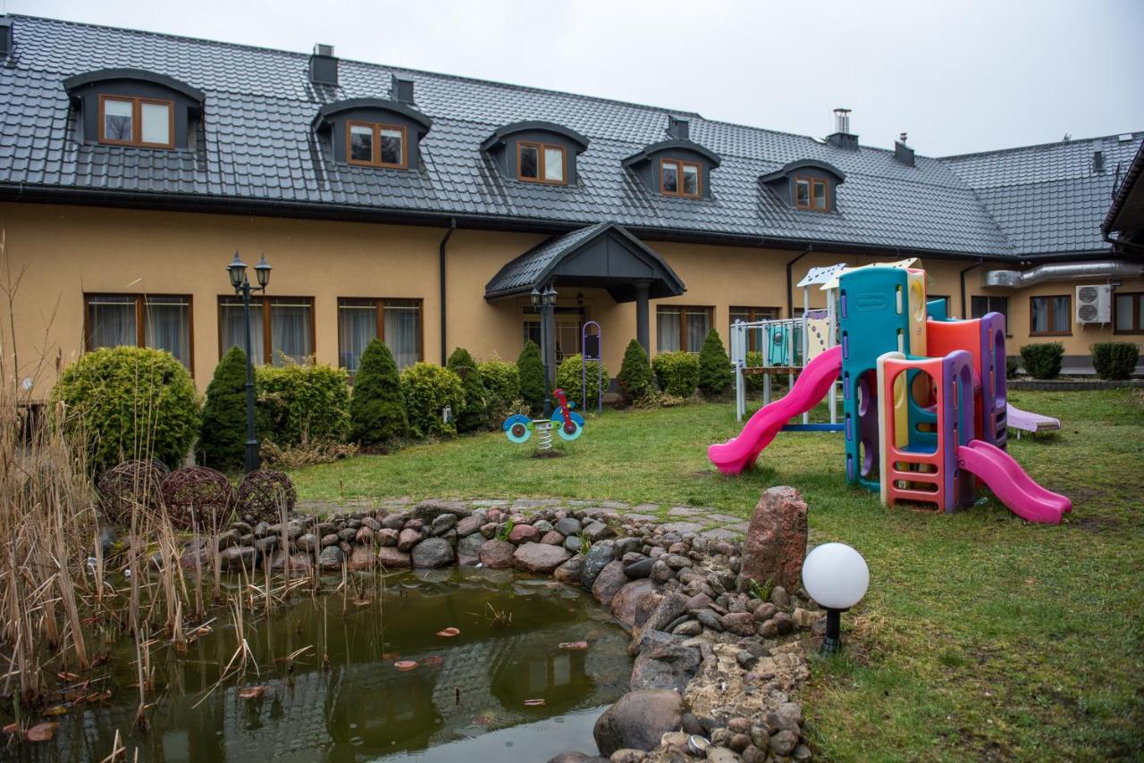 Hotel Paradiso Suchedniów Екстериор снимка