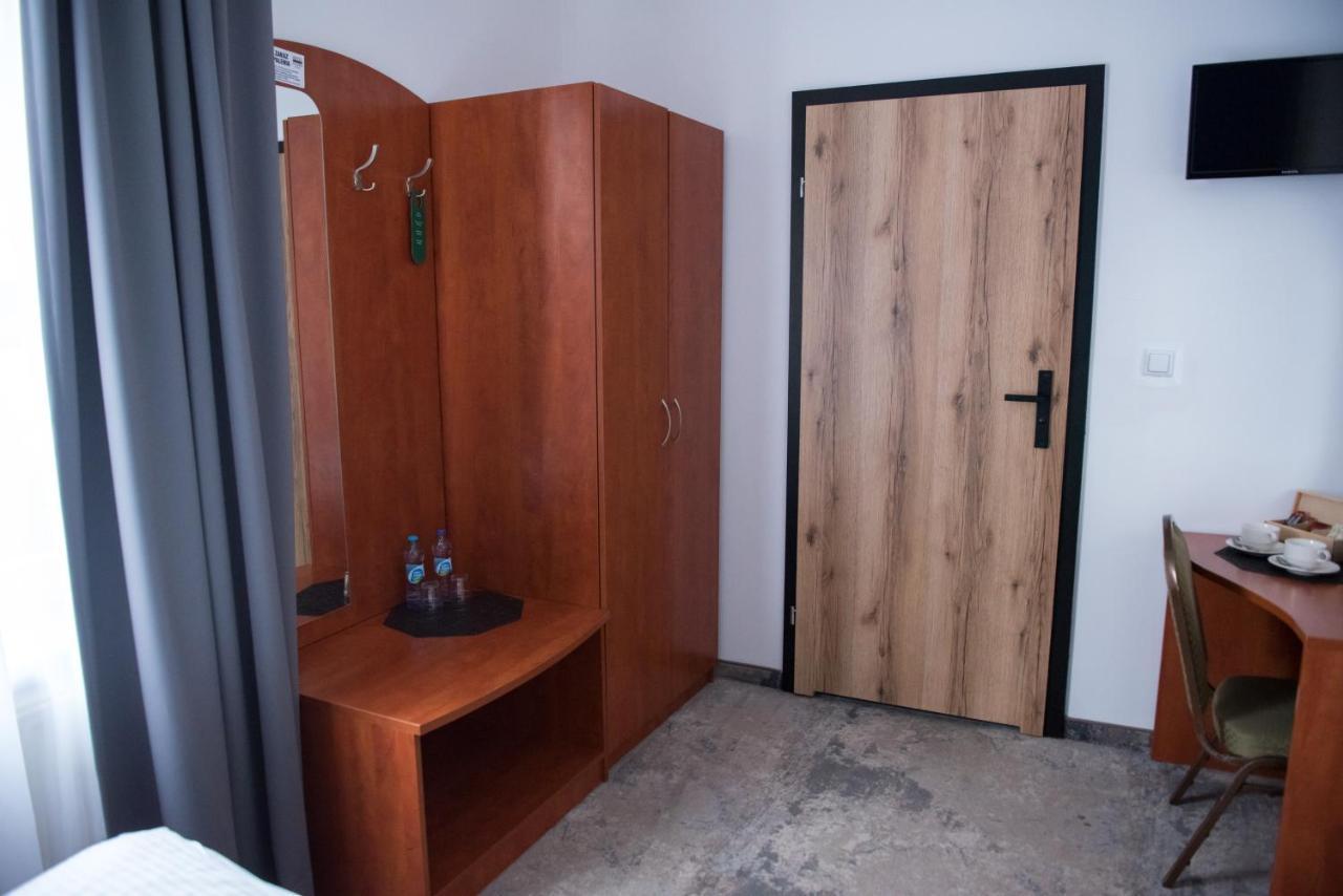 Hotel Paradiso Suchedniów Екстериор снимка