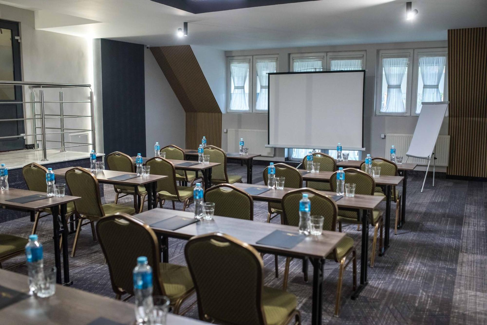 Hotel Paradiso Suchedniów Екстериор снимка