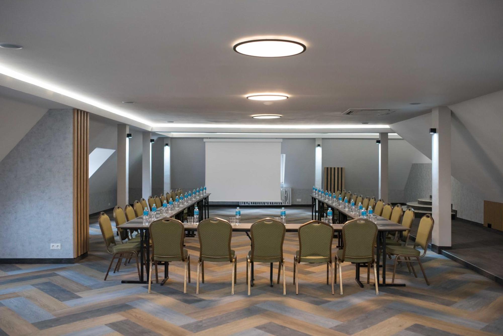 Hotel Paradiso Suchedniów Екстериор снимка