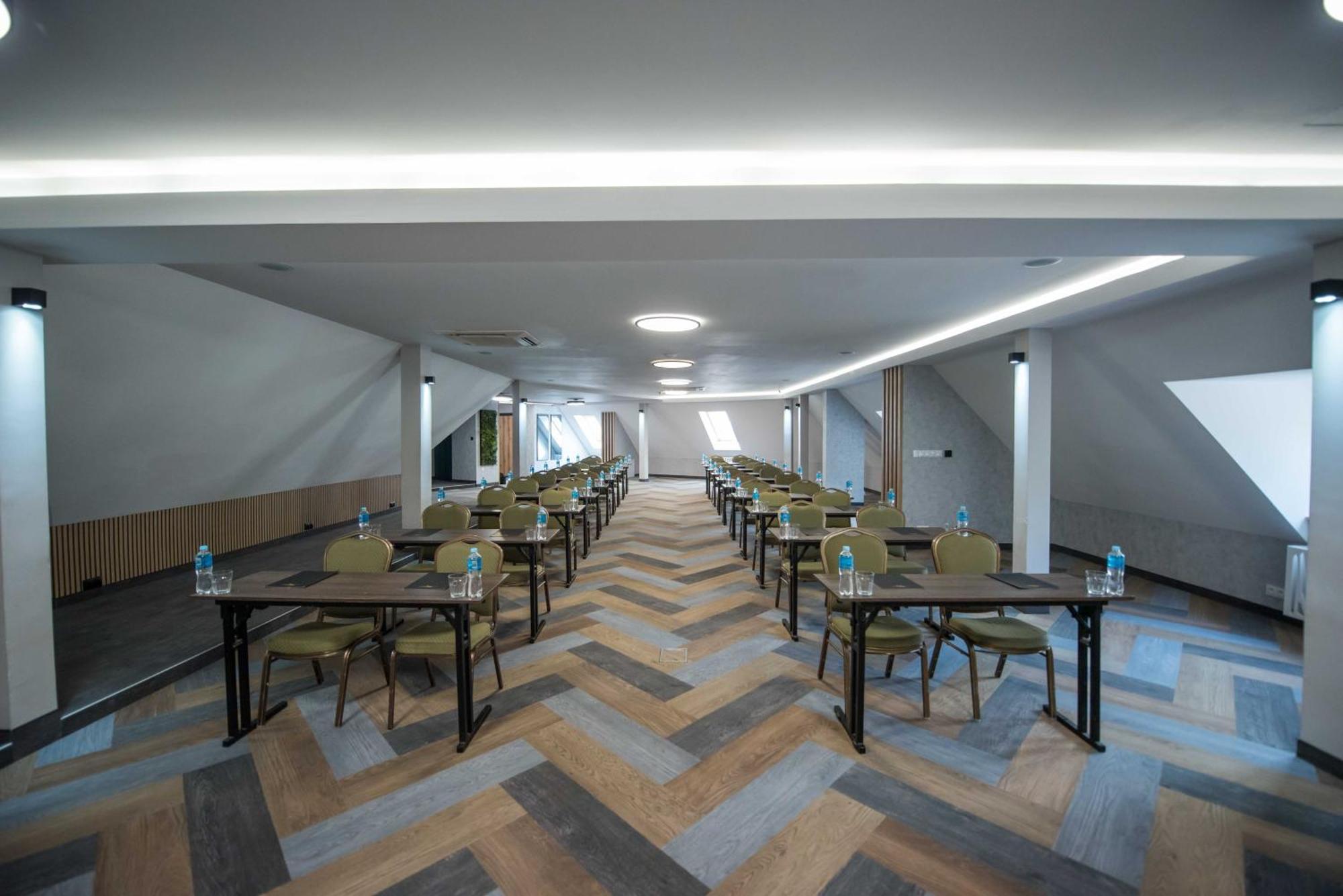 Hotel Paradiso Suchedniów Екстериор снимка