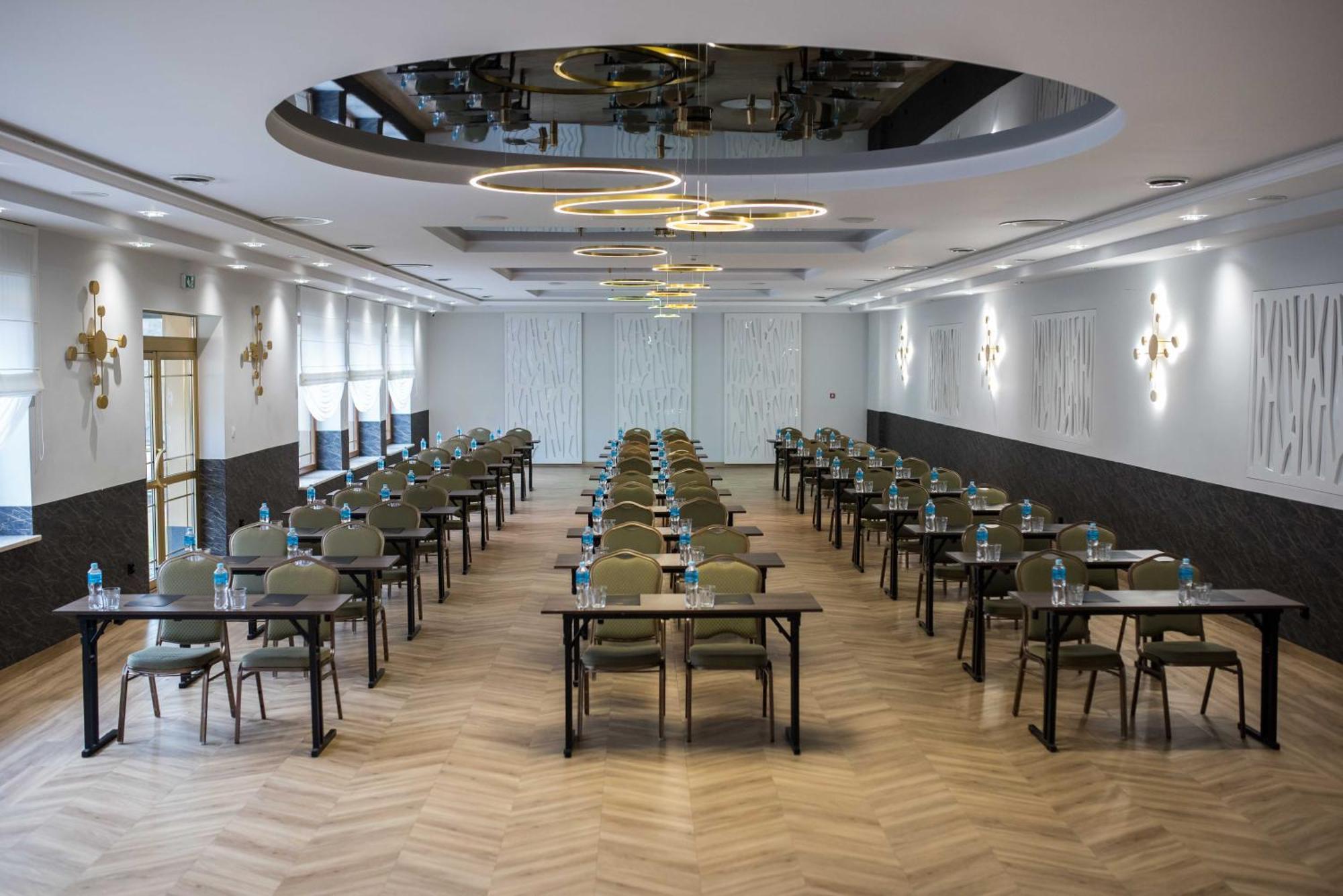 Hotel Paradiso Suchedniów Екстериор снимка