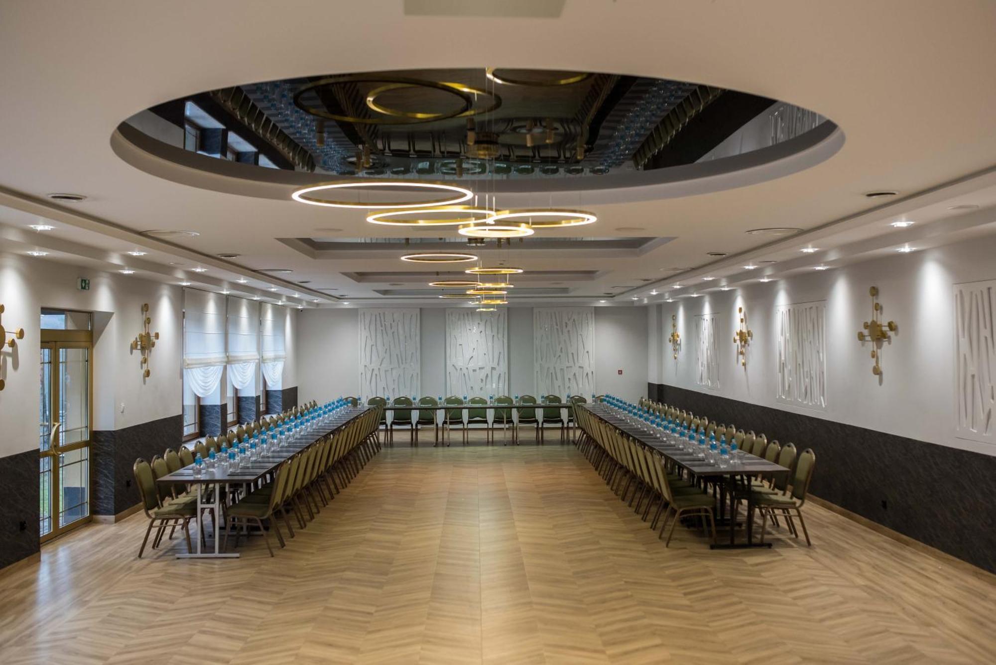 Hotel Paradiso Suchedniów Екстериор снимка