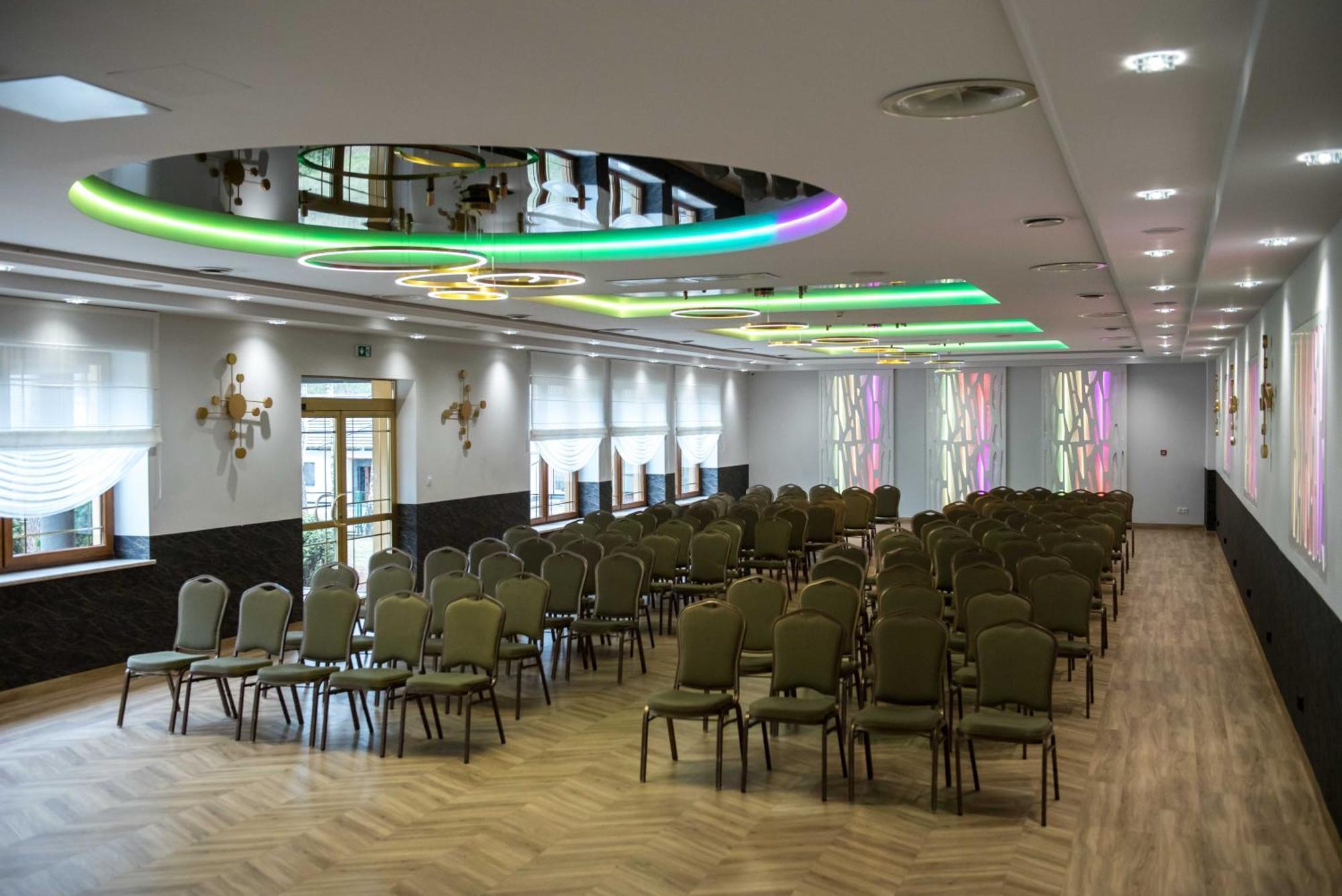 Hotel Paradiso Suchedniów Екстериор снимка