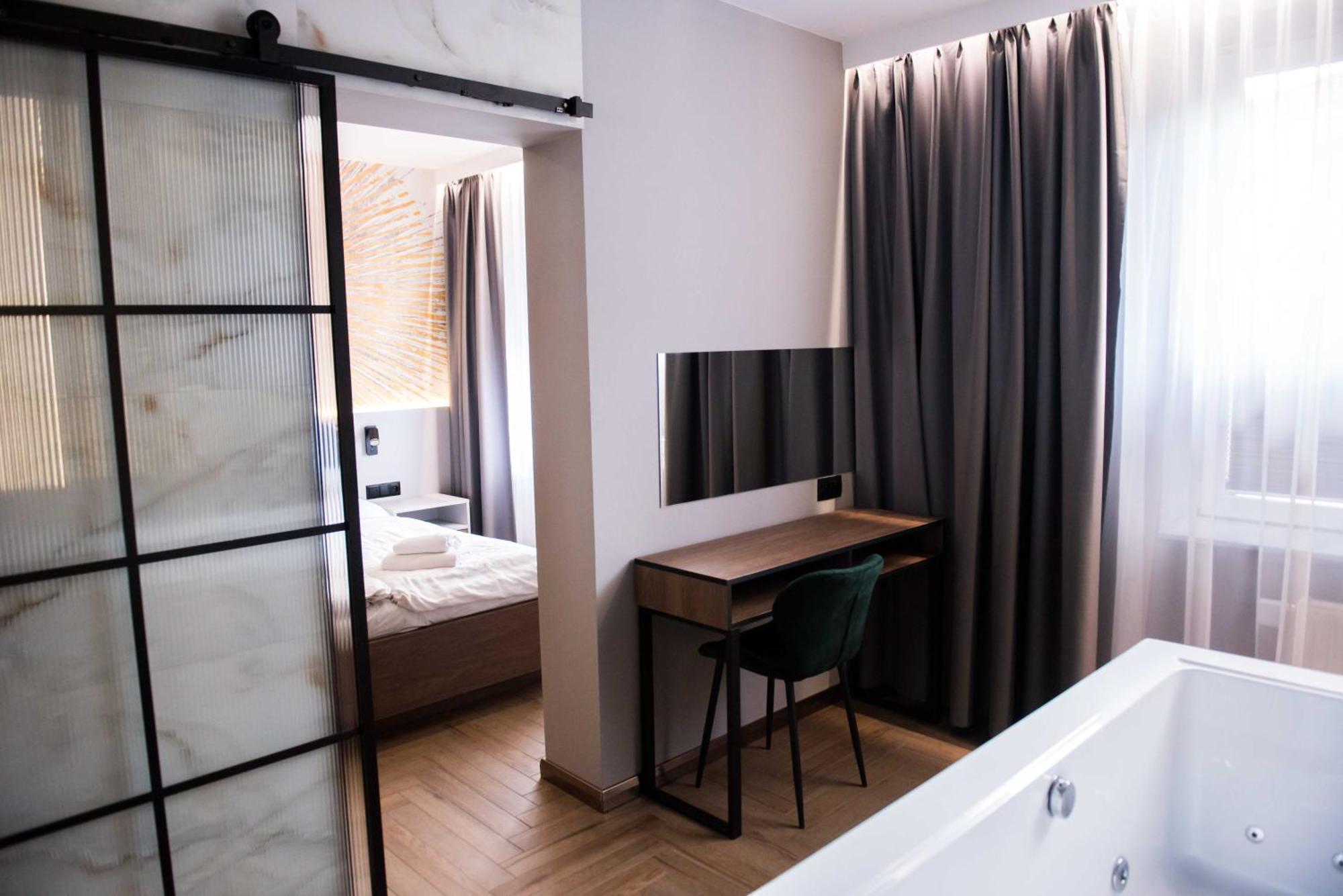 Hotel Paradiso Suchedniów Екстериор снимка