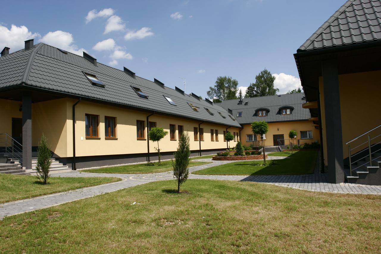 Hotel Paradiso Suchedniów Екстериор снимка