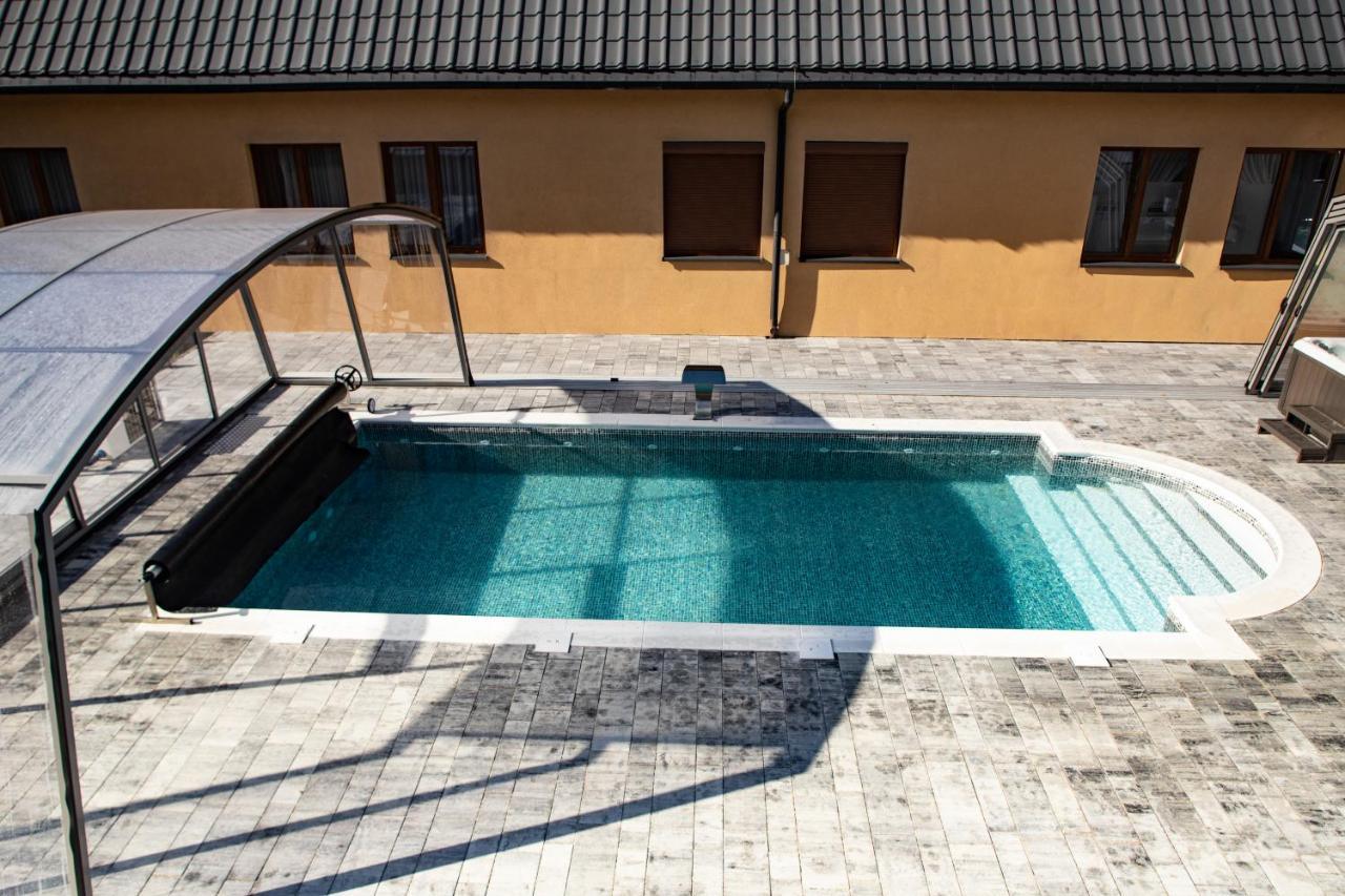 Hotel Paradiso Suchedniów Екстериор снимка
