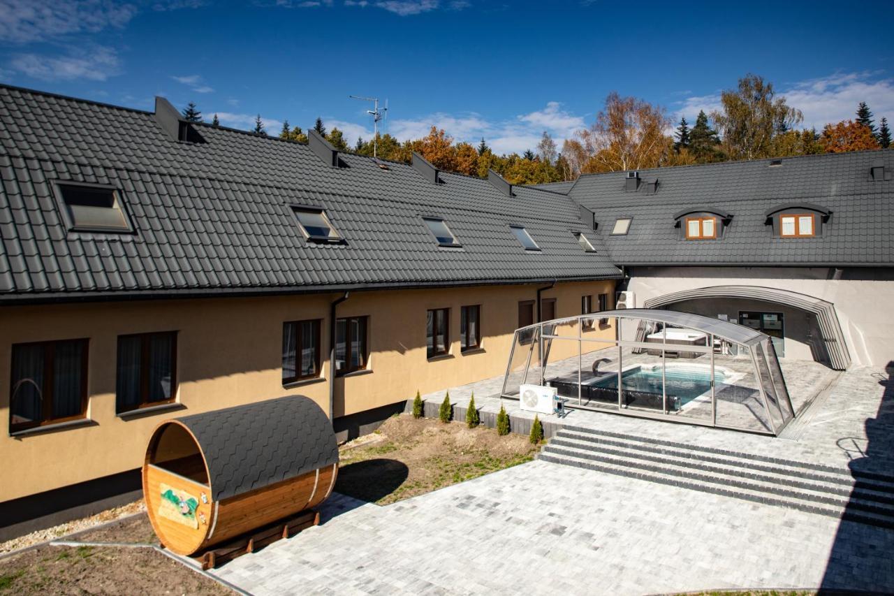 Hotel Paradiso Suchedniów Екстериор снимка