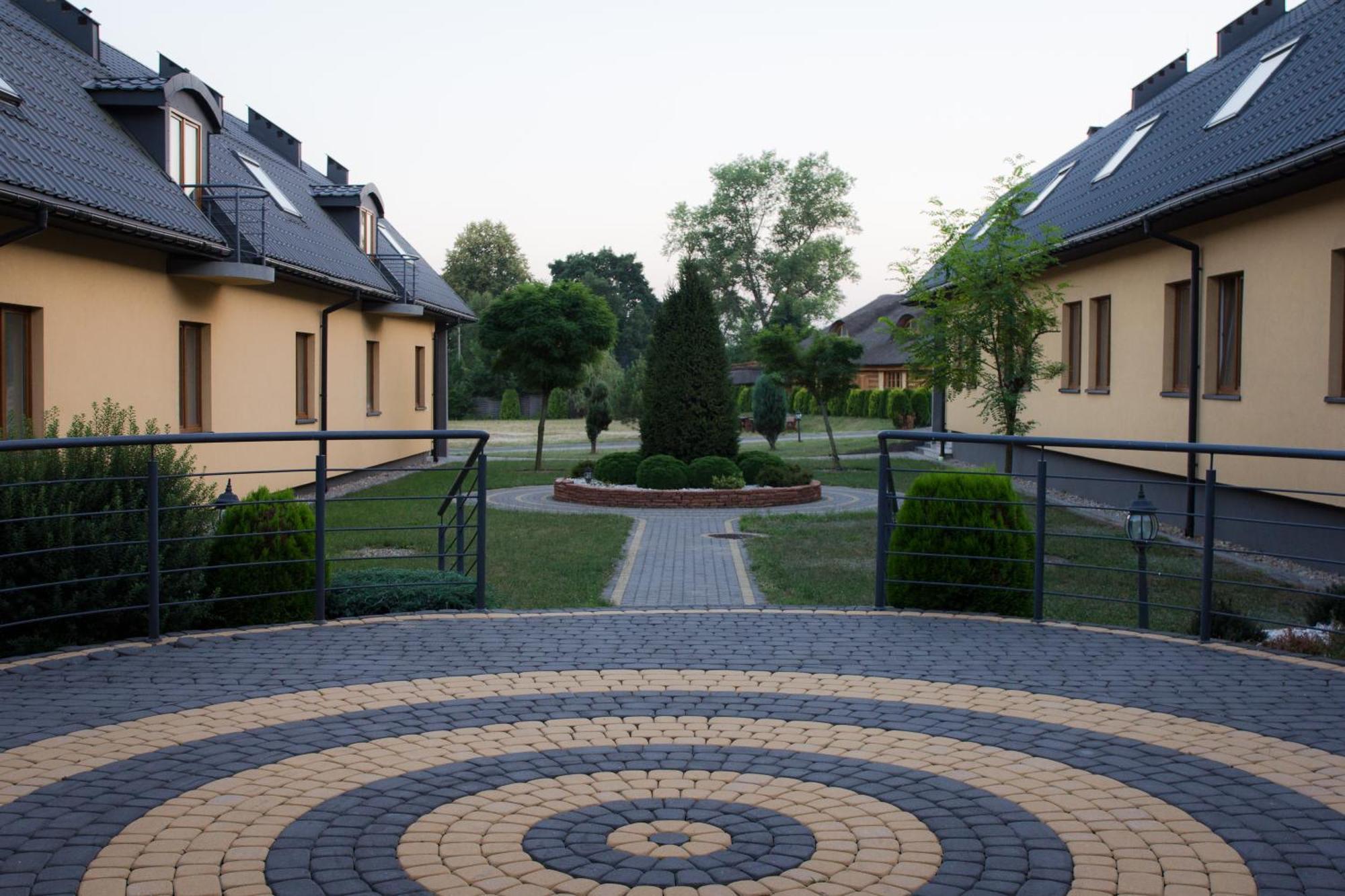 Hotel Paradiso Suchedniów Екстериор снимка